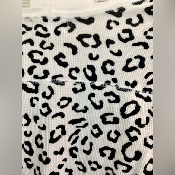 OP Black & White Leopard Thermal Top - Picture 10 of 10